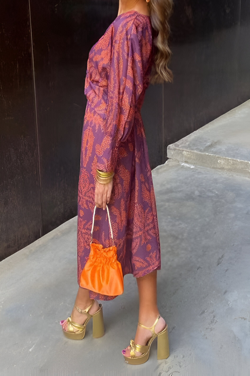 Elegante midi-jurk met twist-detail en bloemenpatroon – Tijdloos en stijlvol