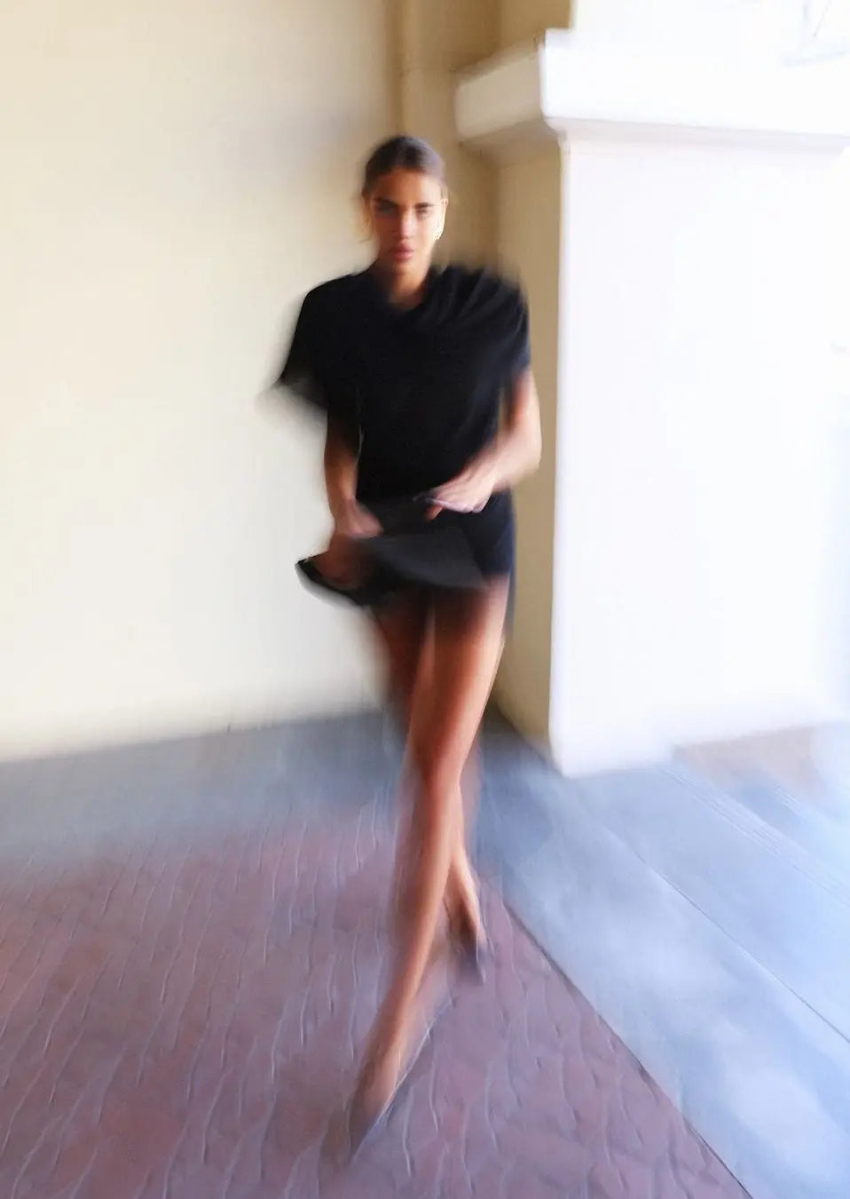 Carmen | Zwarte Drapé-Minikleed met Hoge Schouderpartij