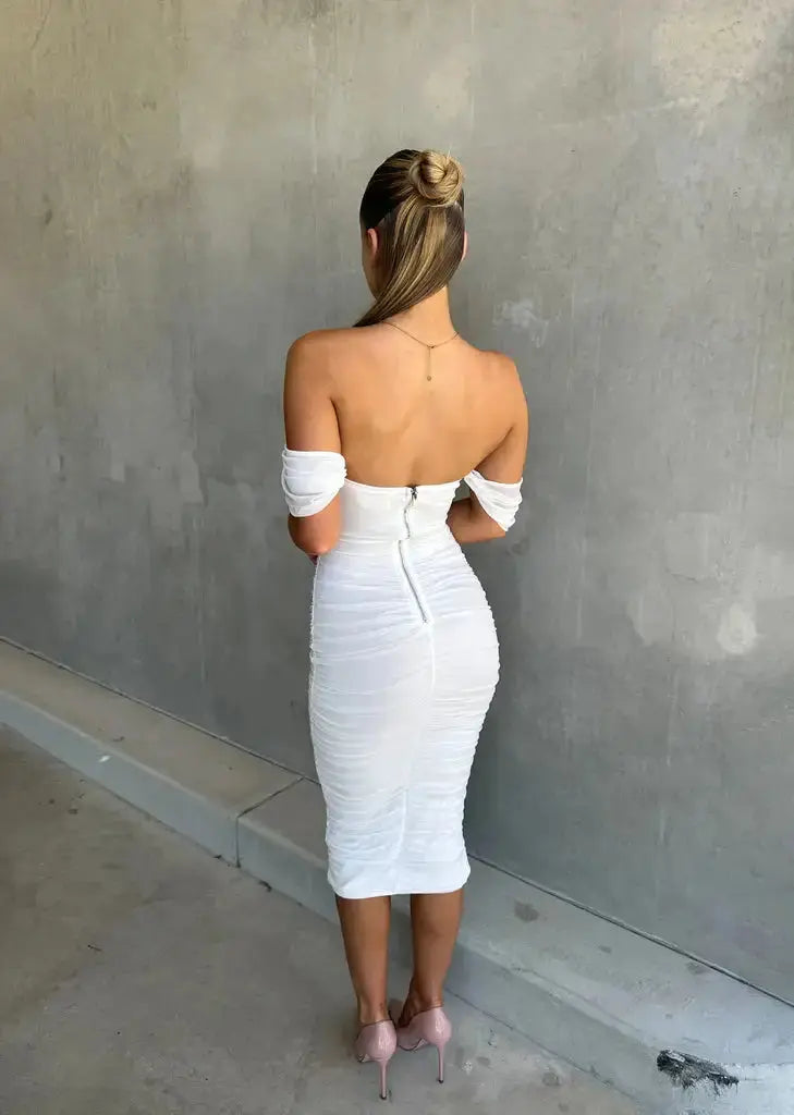 Chloë | Elegante off-shoulder witte Bodycon midi-jurk met ruches